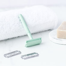 Load image into Gallery viewer, Mint green safety razor with loose DE blades and white shaving cloth - Shoreline Shaving