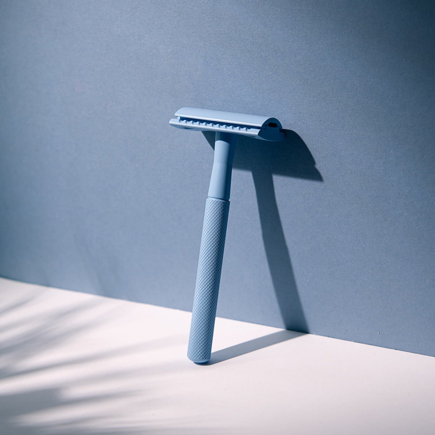 Eco Shaving Kit with Pale Blue Reusable Safety Razor